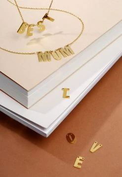 Collier Lettre Personnalisable (Acier Doré) -Zagbijoux Boutique 7G5A6057 WEB 48bb0901 ffb6 4b70 bb12 abf3d9da81ad