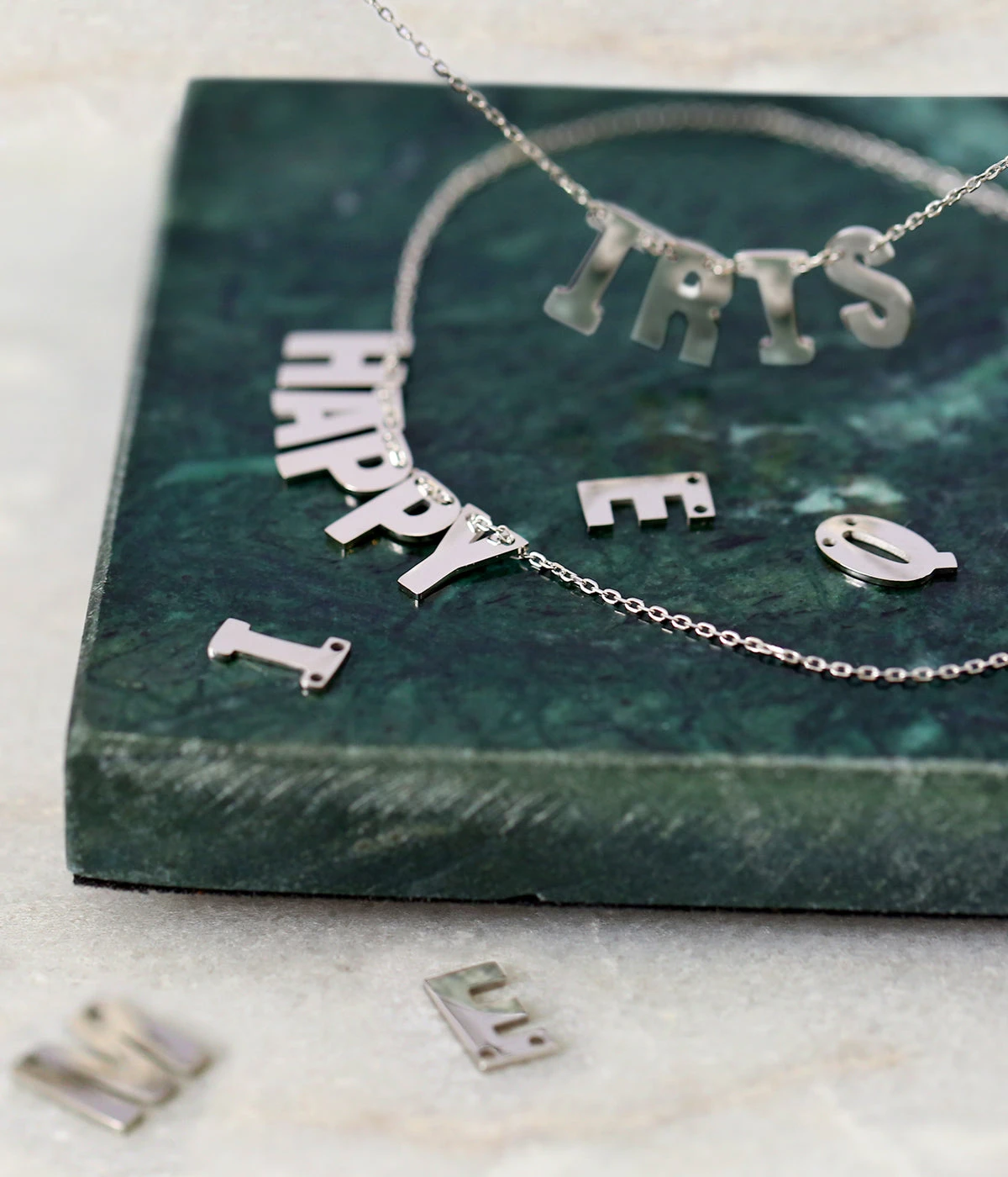 Collier Lettre Personnalisable (Acier) 6 Collier Lettre Personnalisable (Acier) – Image 4