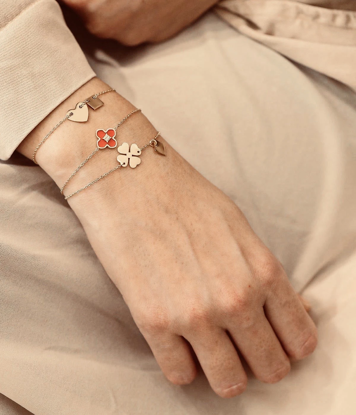 Bracelet Clover (Acier Doré) 4 Bracelet Clover (Acier Doré) – Image 2