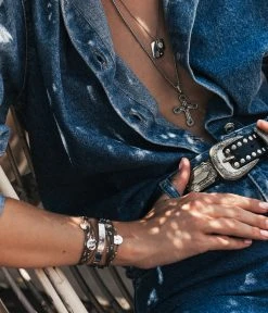 Bracelet Love (Acier Doré) -Zagbijoux Boutique Jonc Galatee Collier Bagdad Bracelet Protection Bracelet Love 1 d8d5d59f edc9 43ff b33c 102842340862