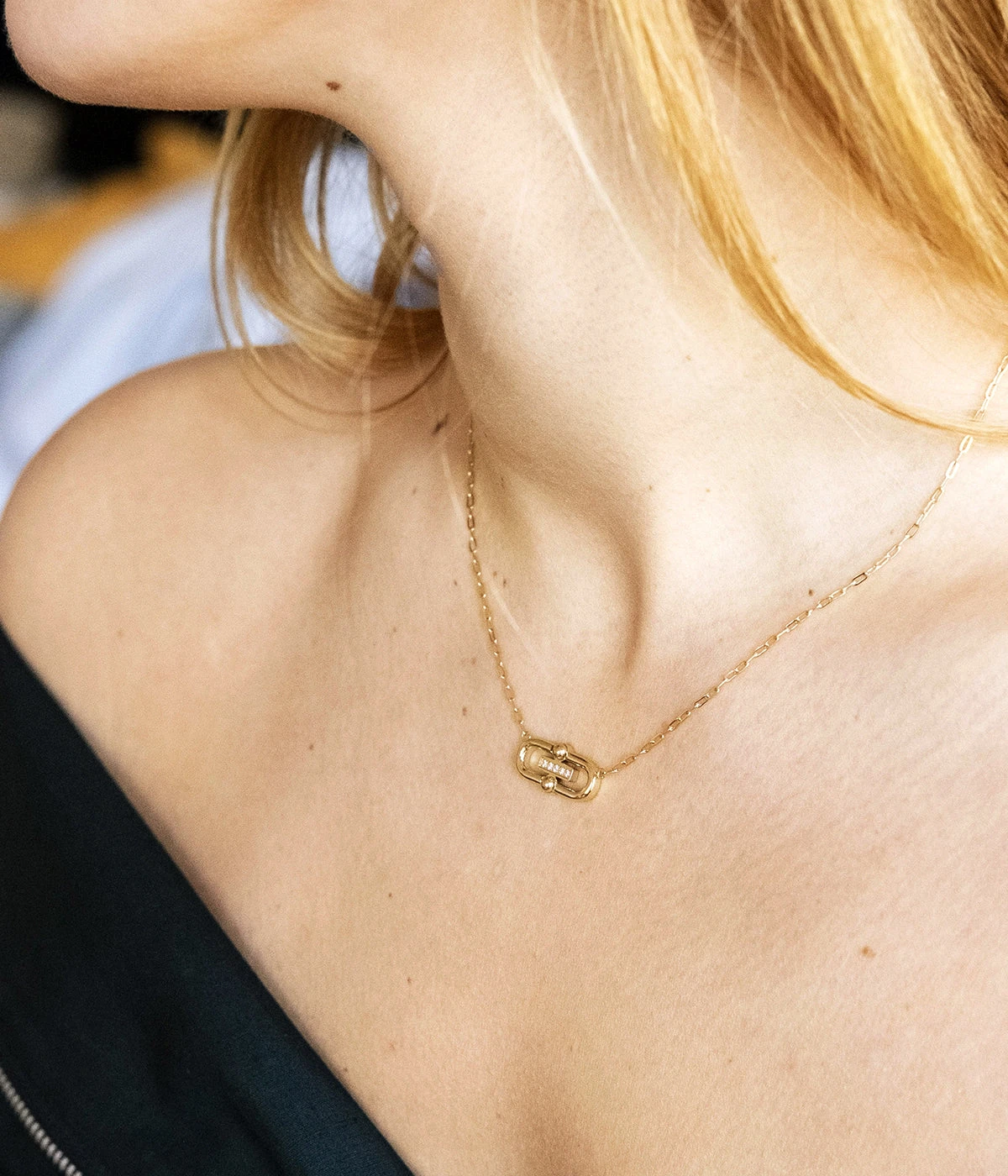 Collier Délita (Acier Doré) 4 Collier Délita (Acier Doré) – Image 2