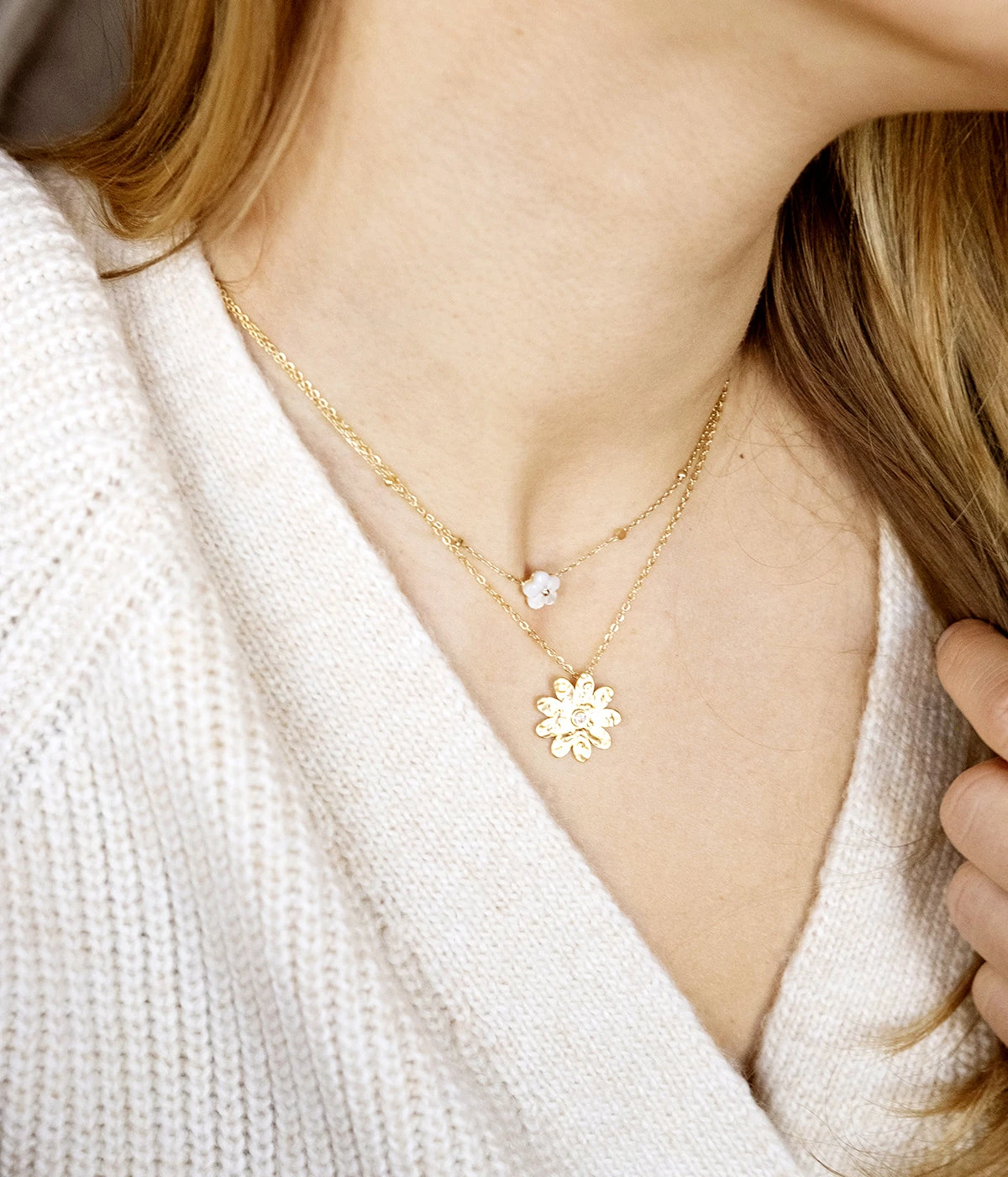 Collier Vahiné (Acier Doré) 4 Collier Vahiné (Acier Doré) – Image 2