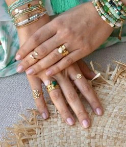 Bague Arabesque (Acier Doré) -Zagbijoux Boutique bague arabesques acier dore portee 1