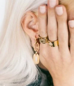 Bague Baleria (Acier Doré) -Zagbijoux Boutique bague baleria acier dore portee 1