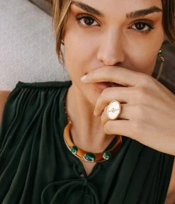 Bague Constance (Acier Doré) -Zagbijoux Boutique bague constance acier dore portee 1