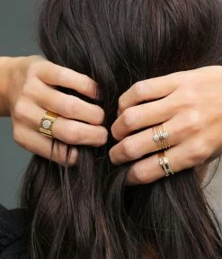 Bague Fame (Acier Doré) 8 Bague Fame (Acier Doré) -Zagbijoux Boutique bague fame acier dore portee 1