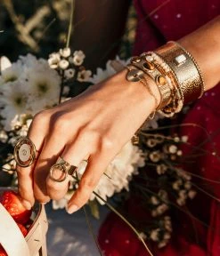 Bague Ginza (Acier Doré) -Zagbijoux Boutique bague ginza acier dore portee 1