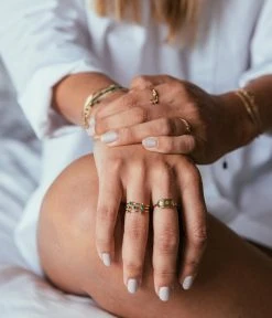 Bague Lassie (Acier Doré) -Zagbijoux Boutique bague lassie acier dore portee 1