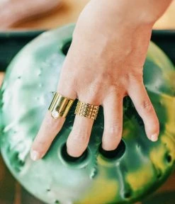 Bague Link (Acier Doré) -Zagbijoux Boutique bague link acier dore portee 1