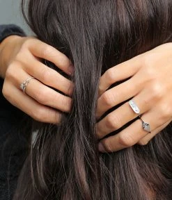 Bague Ojos (Acier) 7 Bague Ojos (Acier) -Zagbijoux Boutique bague ojos acier portee 1