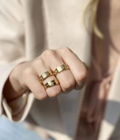 Bague Ritsia (Acier Doré) -Zagbijoux Boutique bague ritsia acier dore portee