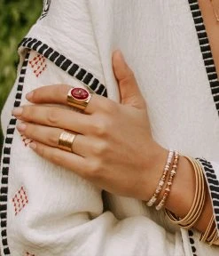 Bague Sceria (Acier Doré) -Zagbijoux Boutique bague sceria acier dore cornaline portee