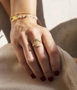 Bague Soleil (Acier Doré) -Zagbijoux Boutique bague soleil acier dore portee
