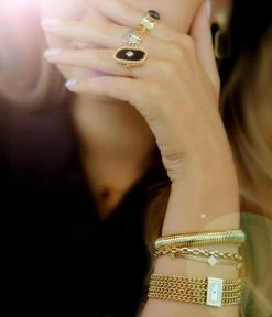 Bracelet Zeppeli (Acier Doré) -Zagbijoux Boutique bagueelijah braceletzeppeli braceletnaja braceletcarli 654e193a 52e4 43b6 a664 0a5f83a97031