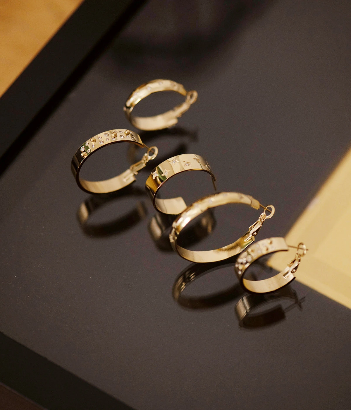 Boucles D'oreilles Mini Cosmo (Acier Doré) 5 Boucles D'oreilles Mini Cosmo (Acier Doré) – Image 3