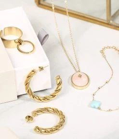 Boucles D'oreilles Torsade (Acier) -Zagbijoux Boutique boucles doreilles torsade acier dore 1 nature morte c61a64c3 32cc 4260 8084 6f40965edd2f